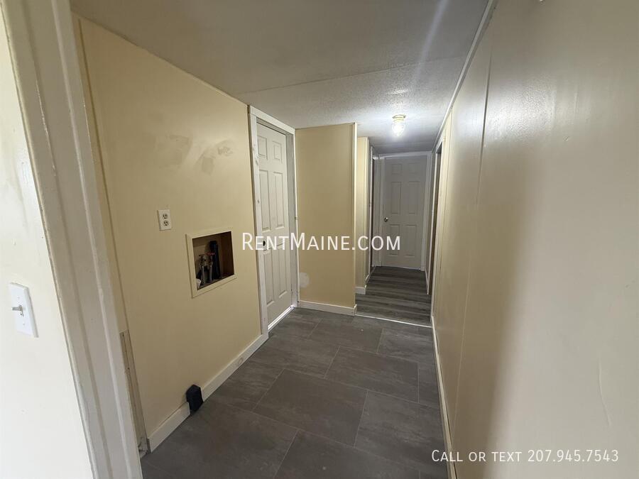 Building Photo - 8 Hall Dr