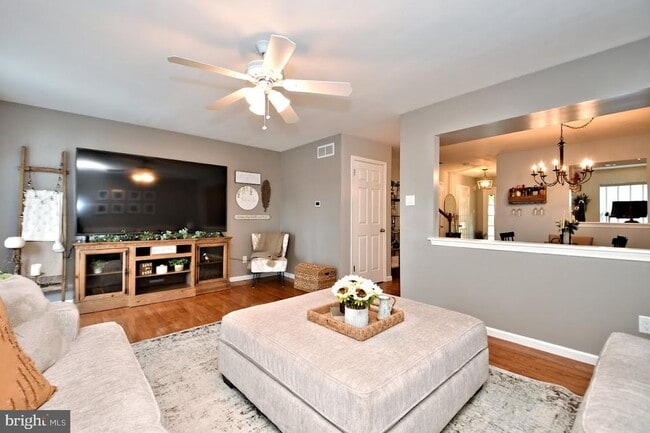 Building Photo - 4530 Louise St Claire Dr