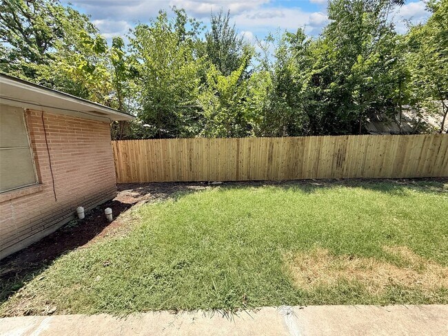 Building Photo - 3533 Antilles Dr