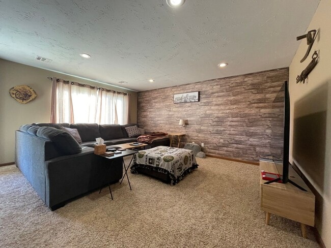 Building Photo - West Side Townhome - Close to Ft. Riley - ...