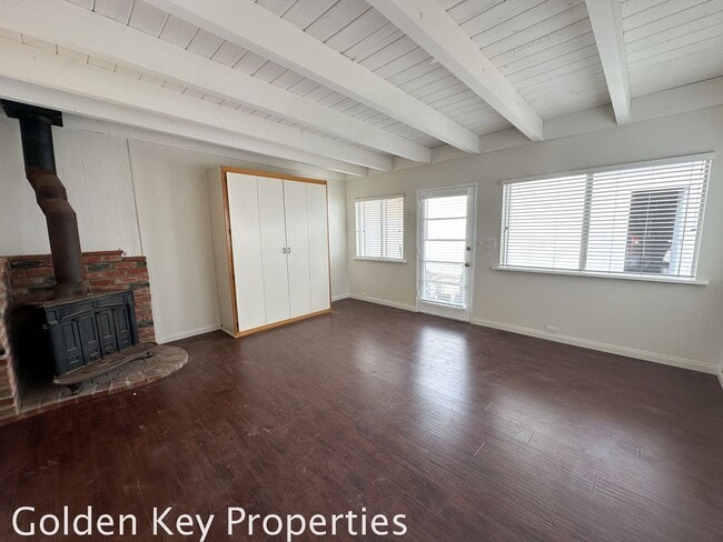 Building Photo - Single-Level Home Across from the Beach in...