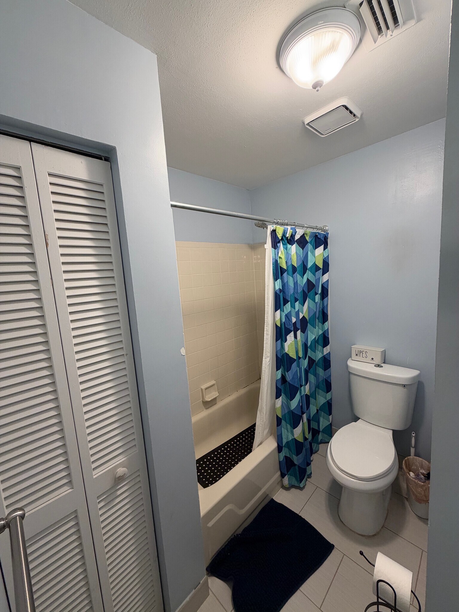 hall bathroom - 8455 Shadow Ct