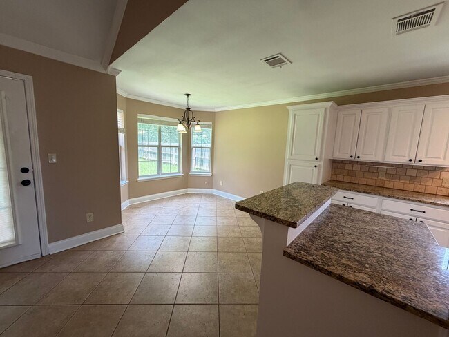 Building Photo - 614 Alex Way
