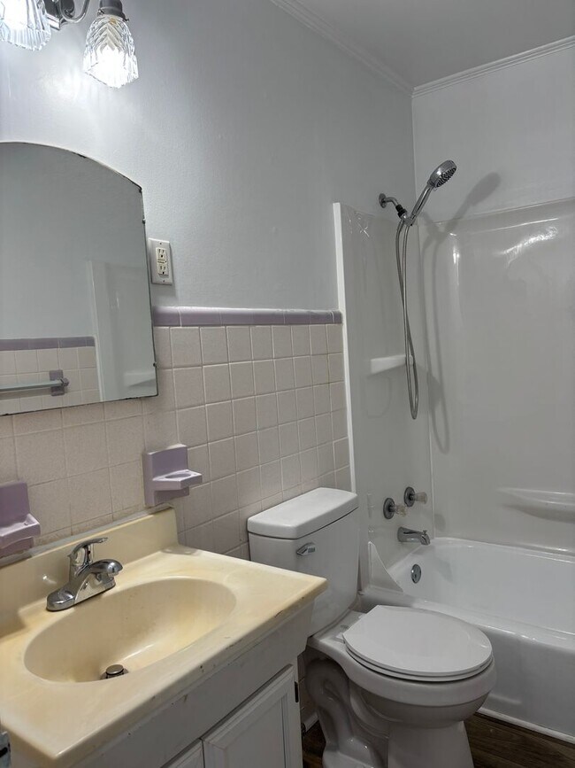 Building Photo - 3 BR House near Moses Cone Hospital