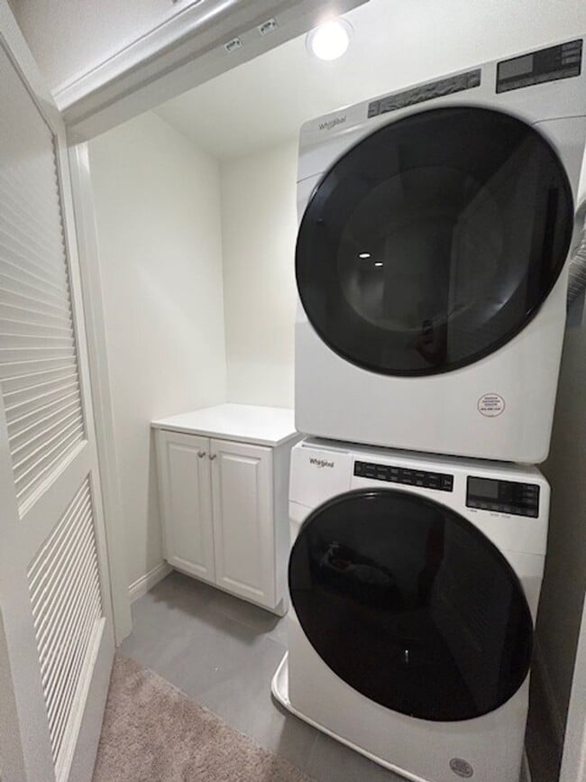 Building Photo - 2 Bed Townhouse in San Marcos