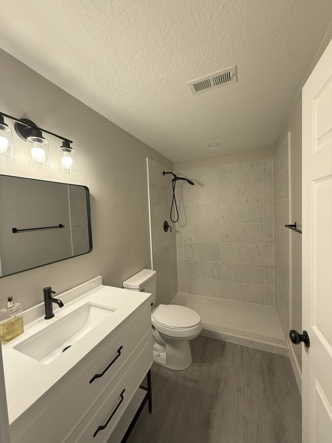 Building Photo - 4 Bed / 3 Bath Home for Rent in Riverdale,...