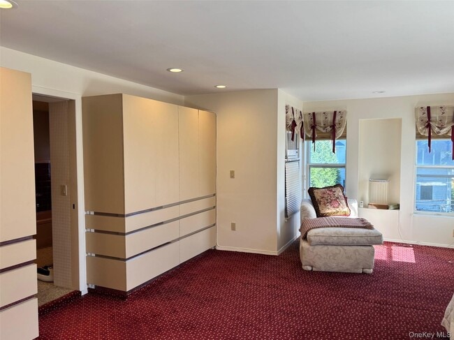 Building Photo - 185 S Country Rd