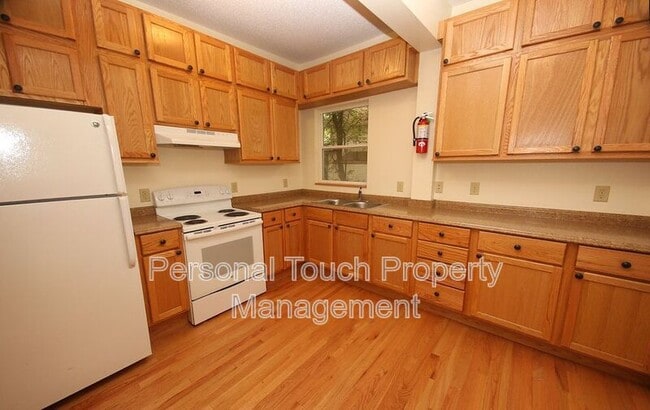Building Photo - 411 4th Ave S