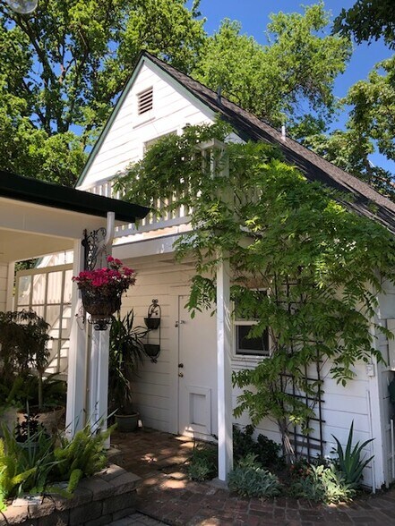 Building Photo - 146 S Jackson Way