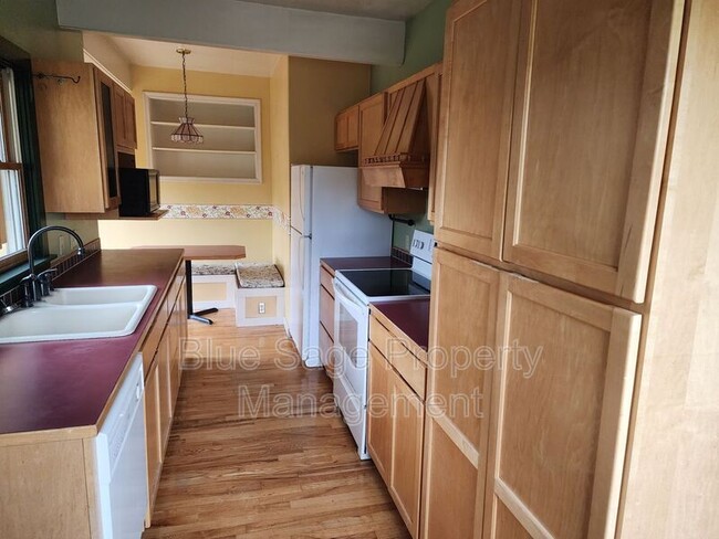 Building Photo - 137 W 13th St