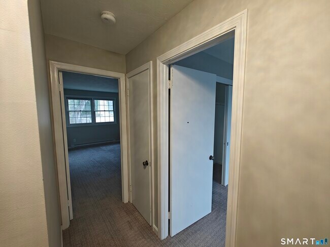 Building Photo - 18 Broadview Hts