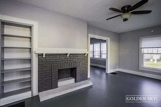 Building Photo - 1103 Mourer St