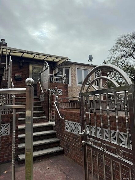 Building Photo - 109-04 Myrtle Ave