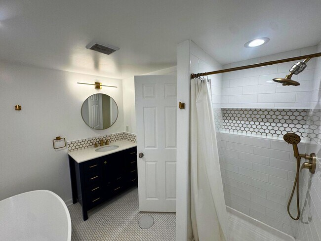 Building Photo - Beautiful and Spacious 4BD 2BA Single-Family Home in Arlington Heights