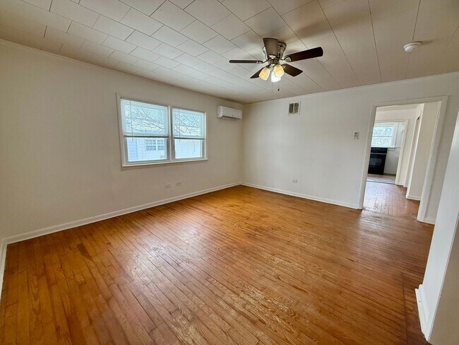 Building Photo - 819 W Emerson St