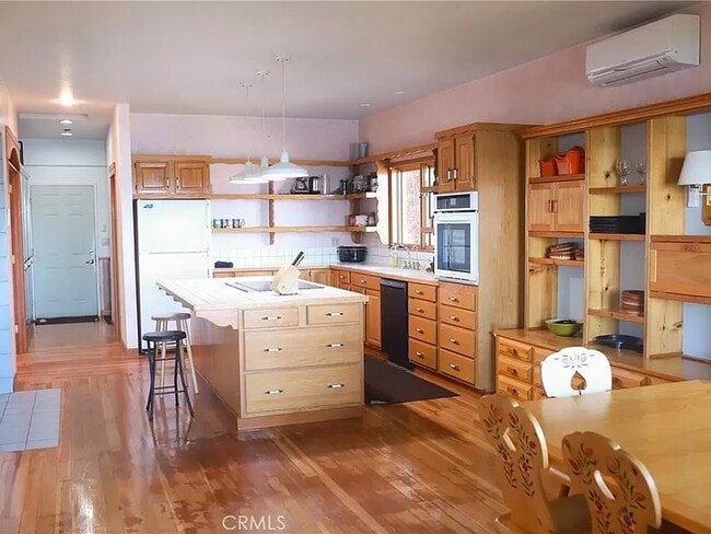 Building Photo - 7548 Evergreen Dr
