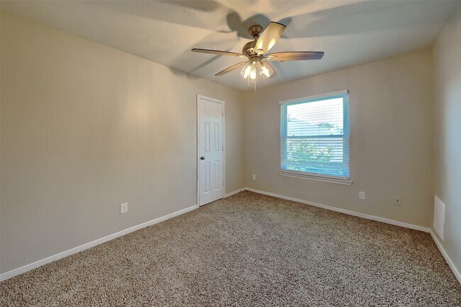 Building Photo - 17903 Timber Crossing Ln