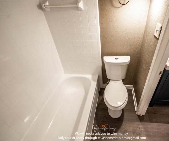 Bathroom - 1811 San Rafael St