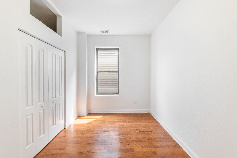 Building Photo - 914 W 19th St