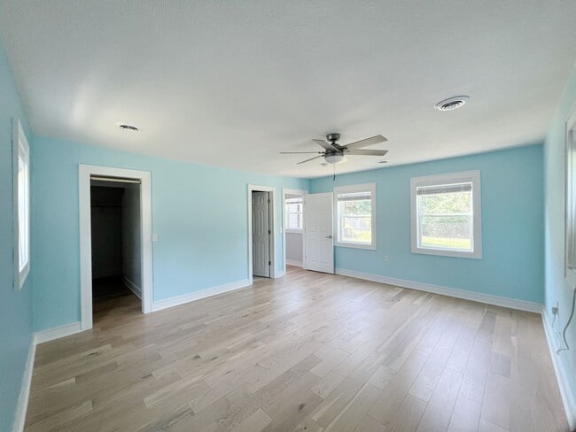 Building Photo - SEE IT NOW: Fully Renovated 4-Bedroom Ranc...