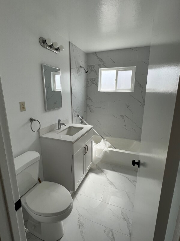 Building Photo - 490 Talbert St