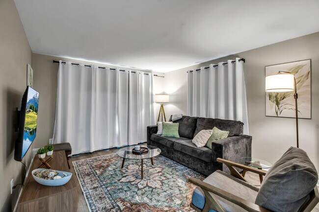 Building Photo - Furnished 1-Bedroom First-Floor Apartment Minutes from Highmark Stadium