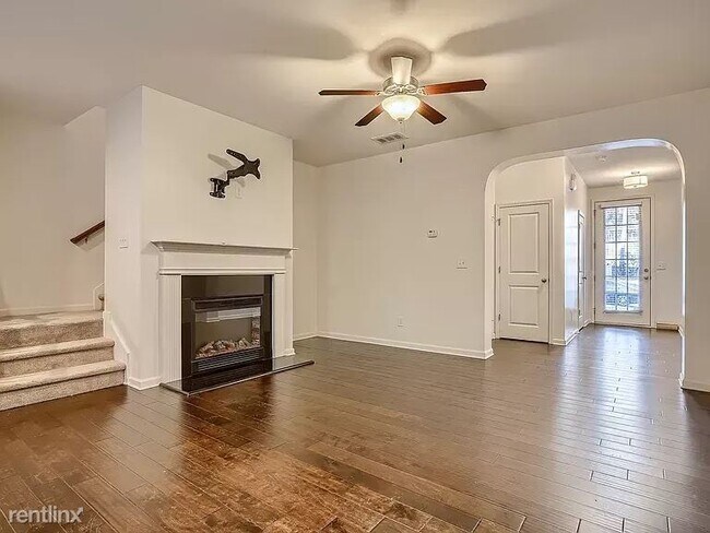 Building Photo - 3 br, 2.5 bath Townhome - 4201 Alden Park Dr