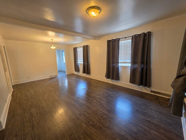 Building Photo - 170 N 100 E