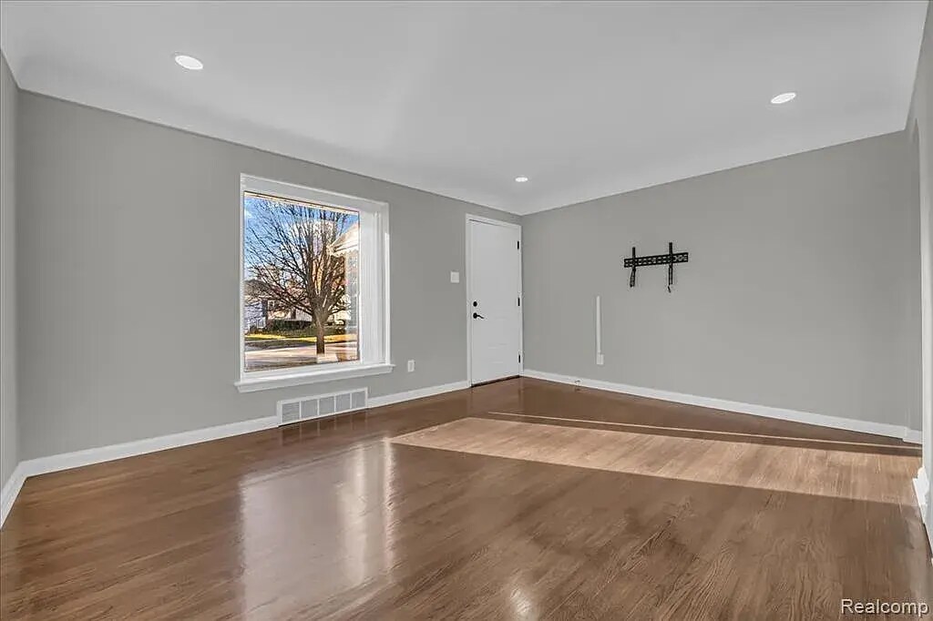 Building Photo - 266 Massoit St