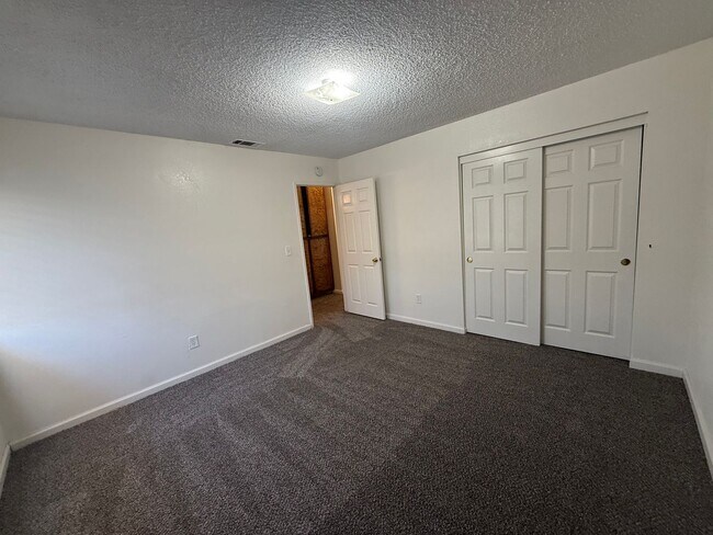 Building Photo - 20318 Thunderbird Rd