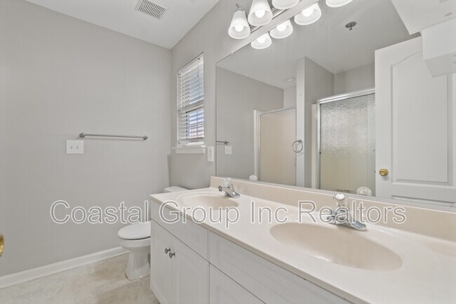 Building Photo - 2212 Lesner Crescent
