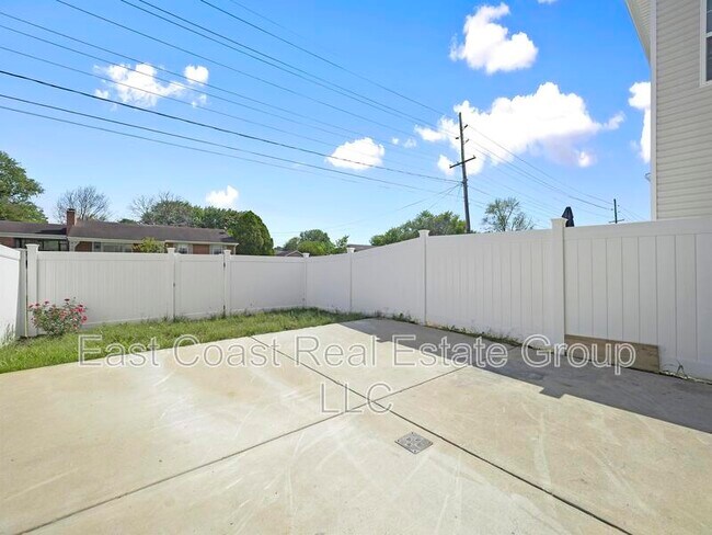 Building Photo - 105 Natural Way