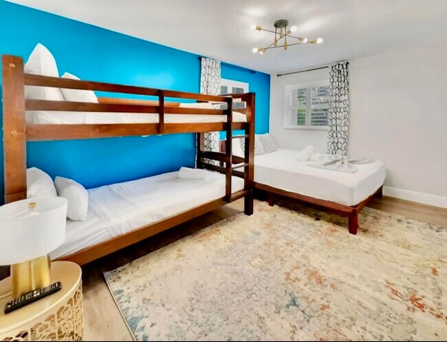 Building Photo - 5940 NE 22nd Ave