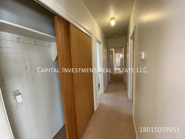 Building Photo - 1455 E 4230 S