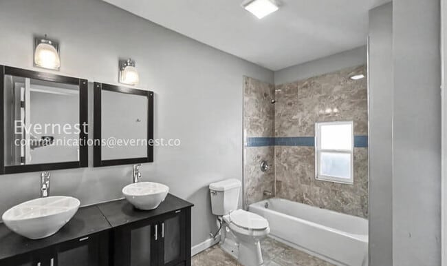 Building Photo - 4 Bed/3 Bath Home with In-Unit Laundry / Available Now!