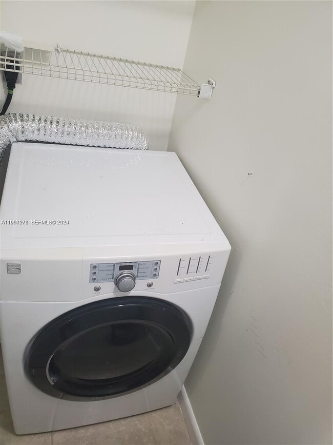 Building Photo - 831 SW 14th Ct