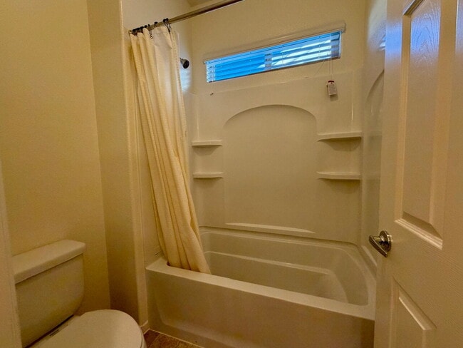 Building Photo - 3 BED 2.5 BATH 2 CAR GARAGE SINGLE FAMILY HOME W/ LOFT, BACKYARD & COMMUNITY POOL, SPA, PLAYGROUN...