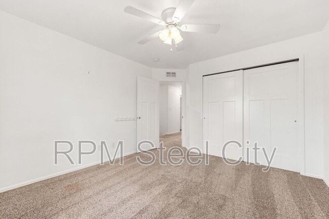 Building Photo - 868 E Sandusky Dr