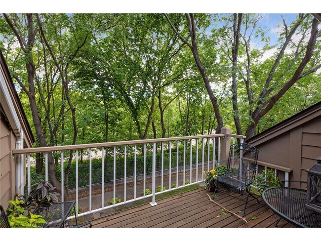 Building Photo - 2858 Kenwood Isles Dr