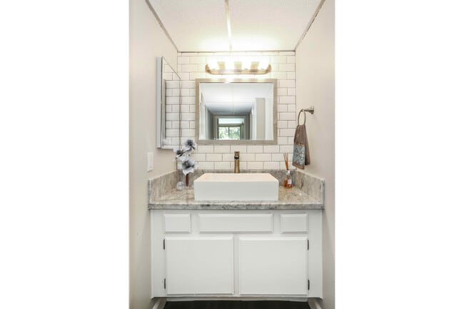 Building Photo - 5143 Bakman Ave