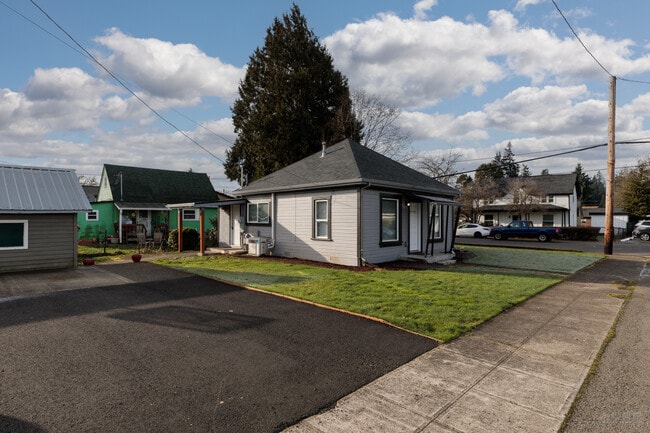 Building Photo - 33450 SW Hall St