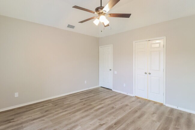 Building Photo - 427 Chancellorsville Dr