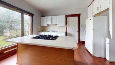 Building Photo - 822 Hazel St