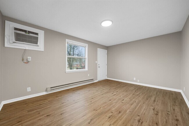 Building Photo - 114 Tandy Dr