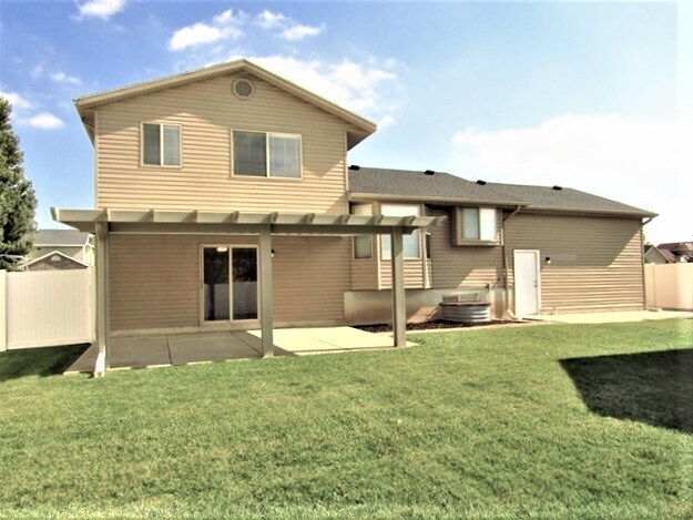 Building Photo - 1163 780 W