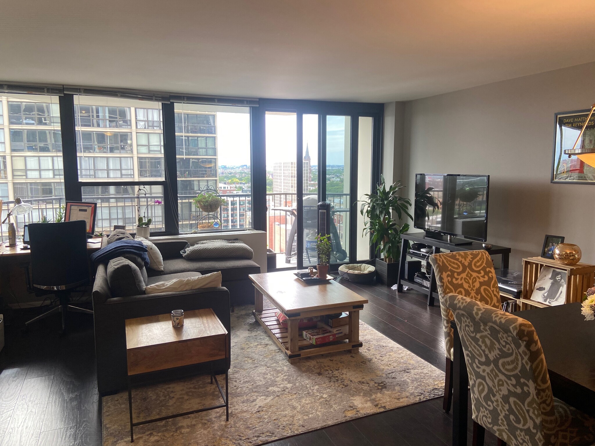 Living room - 1560 N Sandburg Ter