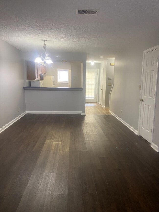 Building Photo - 409 Garden Dr