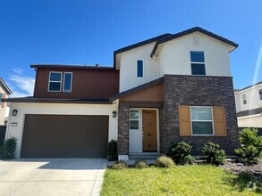 Building Photo - Gorgeous Like-New 4 Bedroom!
