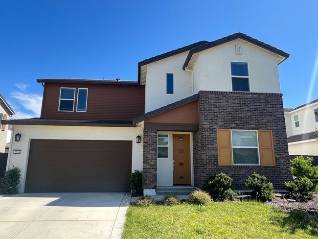 Primary Photo - Gorgeous Like-New 4 Bedroom!