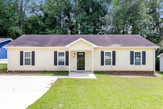 Building Photo - 6125 Pineneedle Dr SW